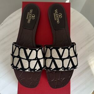 Authentic Never Worn In Box Valentino Garvani Toile Iconographe Canvas Slides